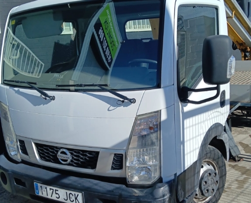 Pltaforma sobre camión Nissan-Movex