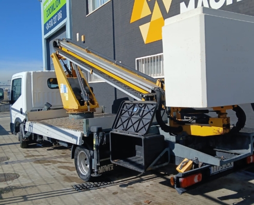Pltaforma sobre camión Nissan-Movex