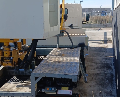 Pltaforma sobre camión Nissan-Movex